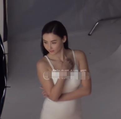 张柏芝手臂伤疤被曝照片,张柏芝被自家宠物狗咬伤视频