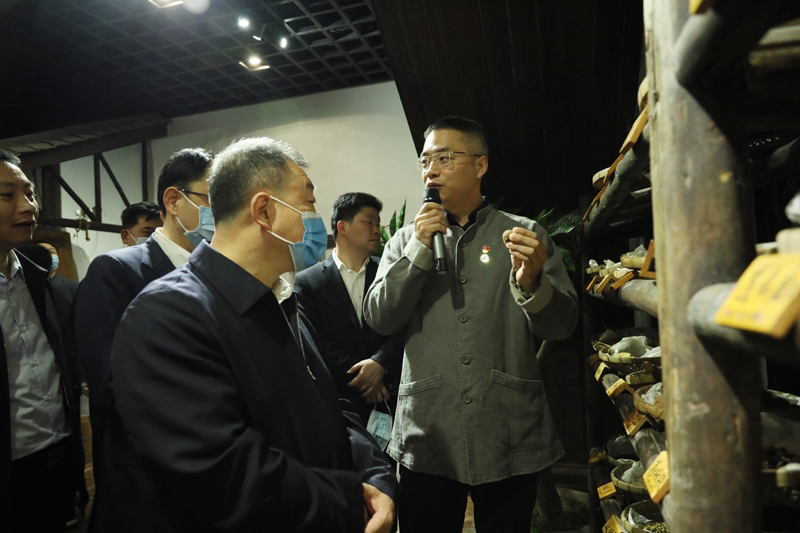 陕西省安康市市委副书记、市政府市长武文罡一行人到陈李济学习考察