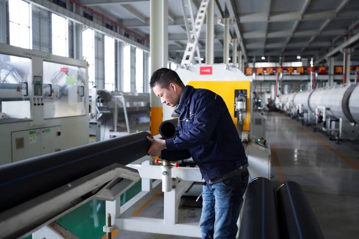 富阳“智造”见未来丨上“云资源超市”企业一键买服务