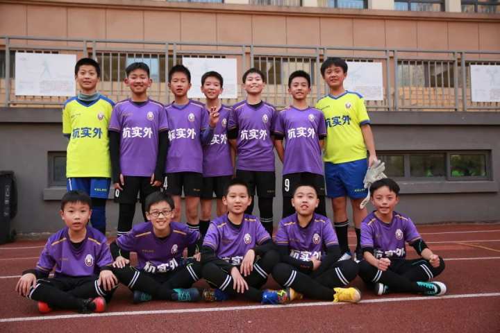 杭实外足球小将荣膺“最佳射手”，看到他的书法作品，师生们不淡定了