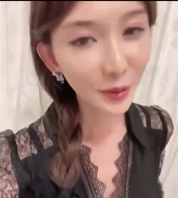 45岁林志玲身穿黑色蕾丝裙,46岁林志玲惊艳的照片