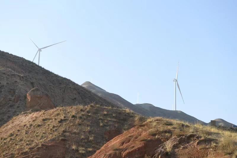 青海海东供电公司全力服务75兆瓦风电项目并网发电