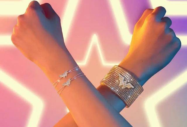 当年笑话大金链子的年轻人，开始疯狂囤金