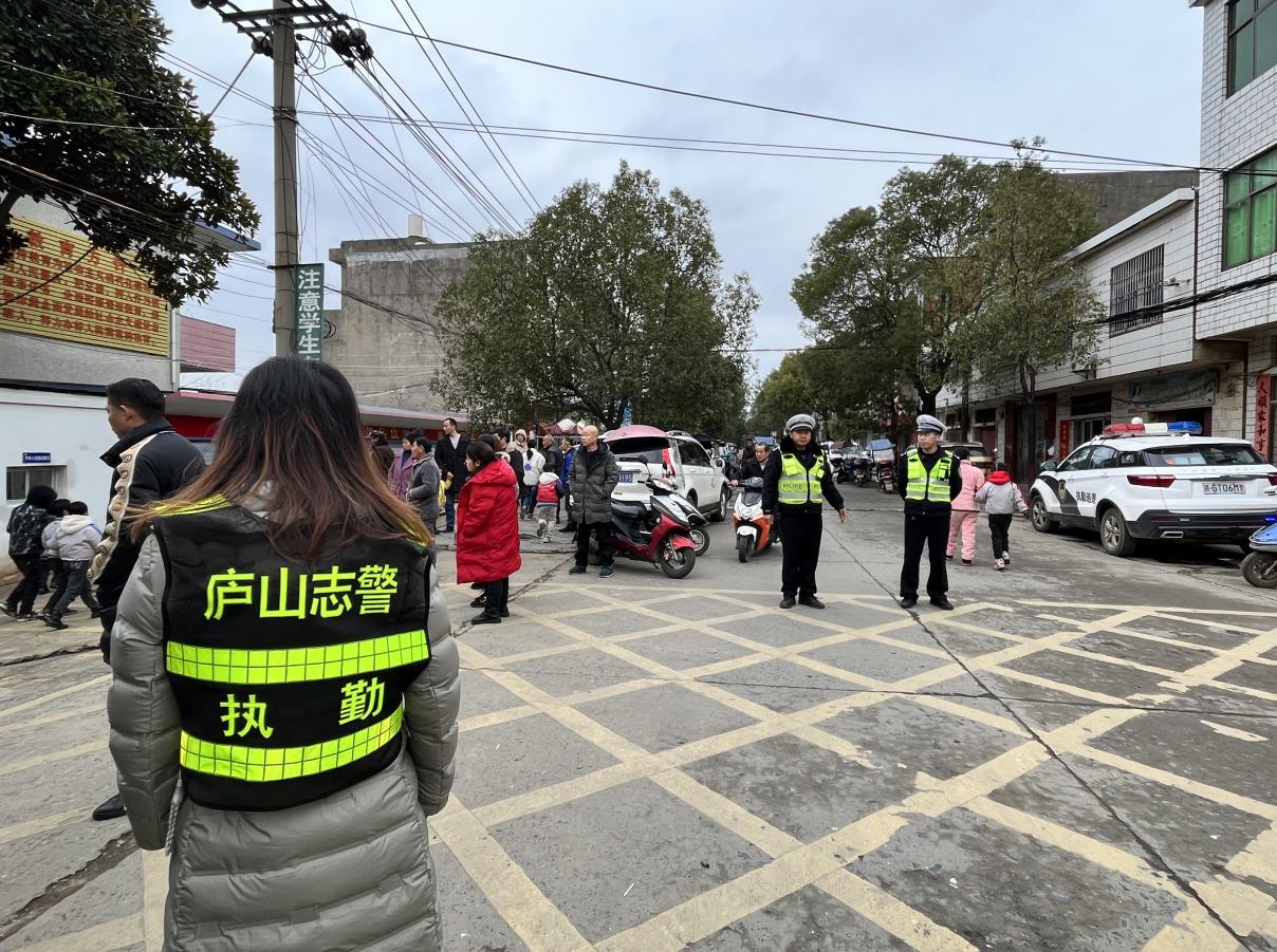 七里坪中心小学交通安全讲座,青树坪中心小学交通安全知识讲座