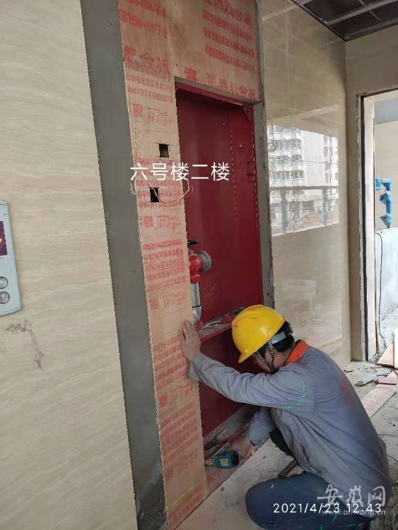 父子俩干活,合肥工地拖欠农民工工资如何解决