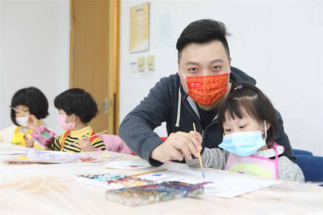 新春走基层点赞他们接力干了30载,新春走基层坚守一线为健康护航