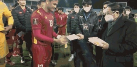 国足屈辱丢球视频,国足屈辱的时刻