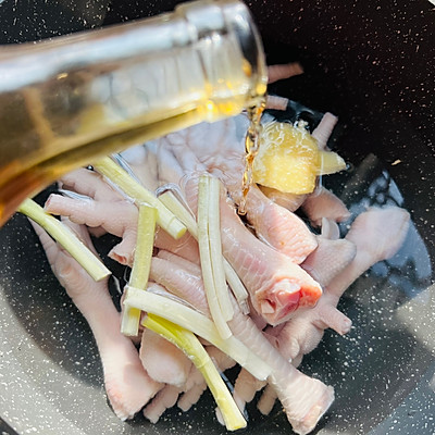 沉浸式吃卤鸡爪软烂脱骨,卤得很入味的脆皮鸡爪