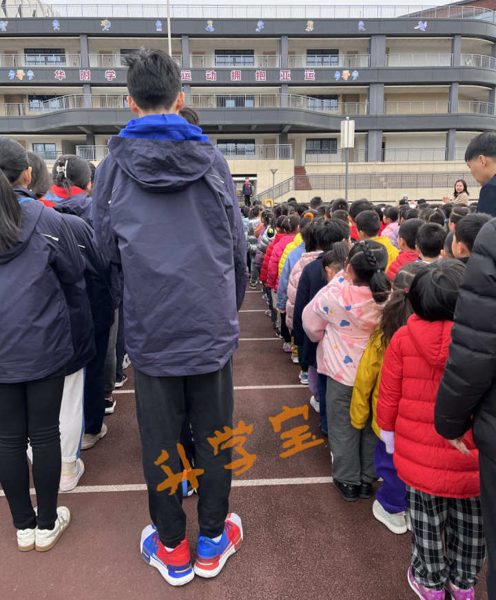 怎么让1米6的小学生快速长高,五年级小学生身高1米8该怎么练