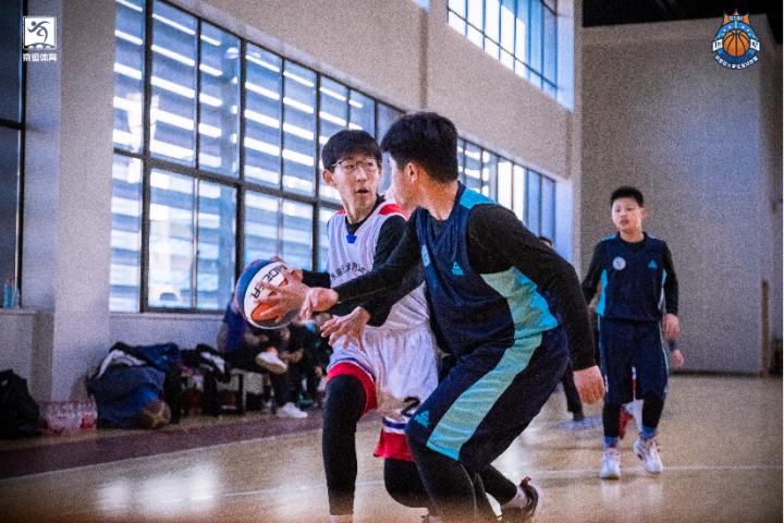 怎么让1米6的小学生快速长高,五年级小学生身高1米8该怎么练