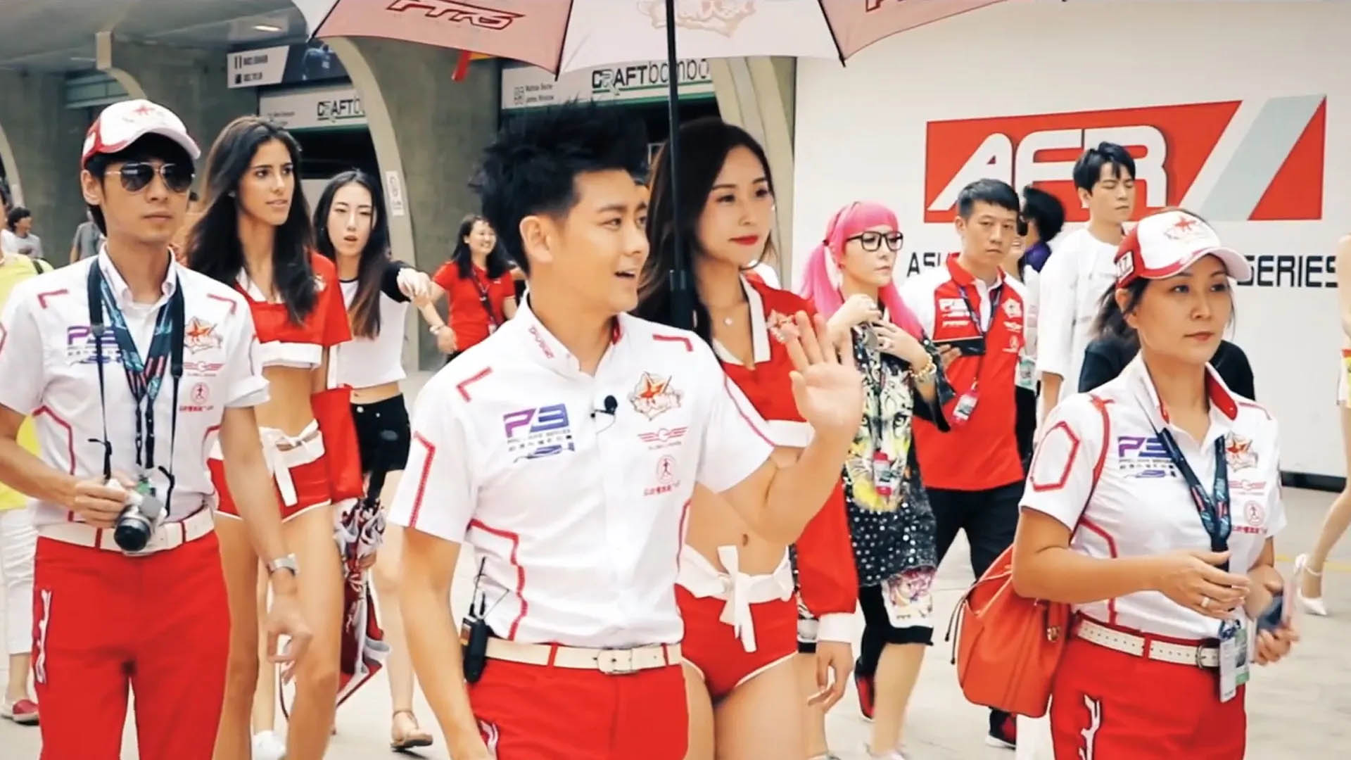 林志颖陈若仪活动现场赛车,林志颖娇妻陈若仪穿热裤秀