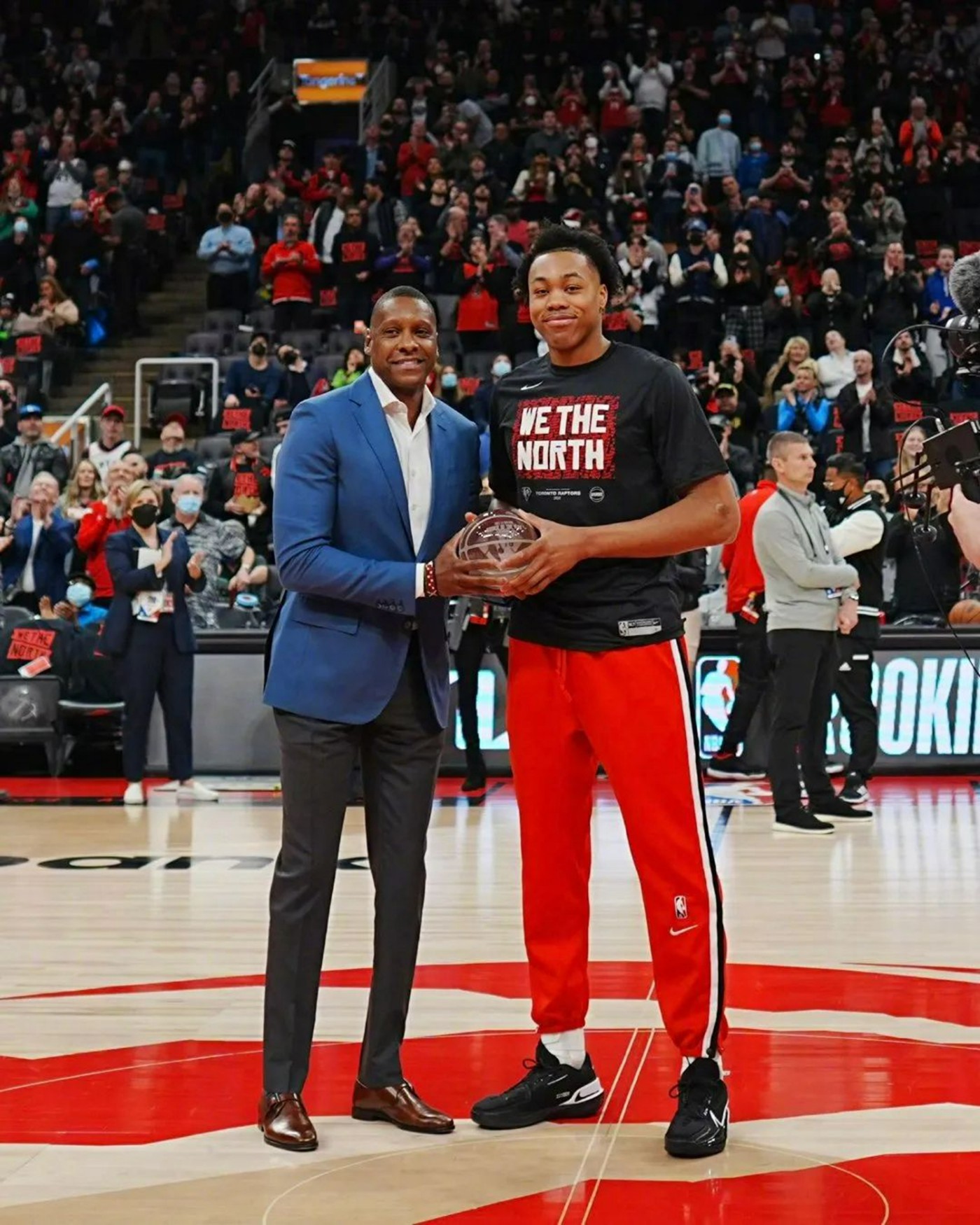 汤神上脚蓝色球鞋,汤神总决赛穿的鞋