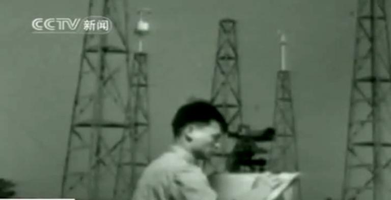 教辅书用“日军背老太”配图引争议，出版社回应|新闻早餐2022.6.1星期三