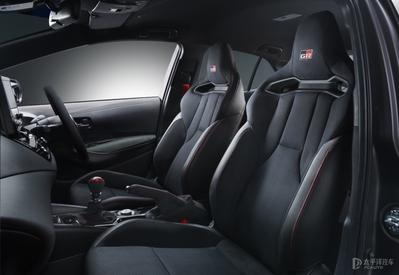 丰田大胡子三厢车,大号丰田轿车