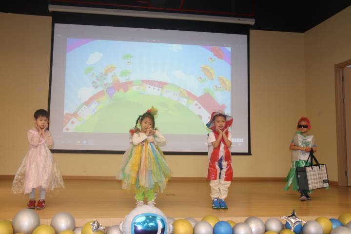 幼儿园环保时装秀衣服制作,巧手创意服装秀