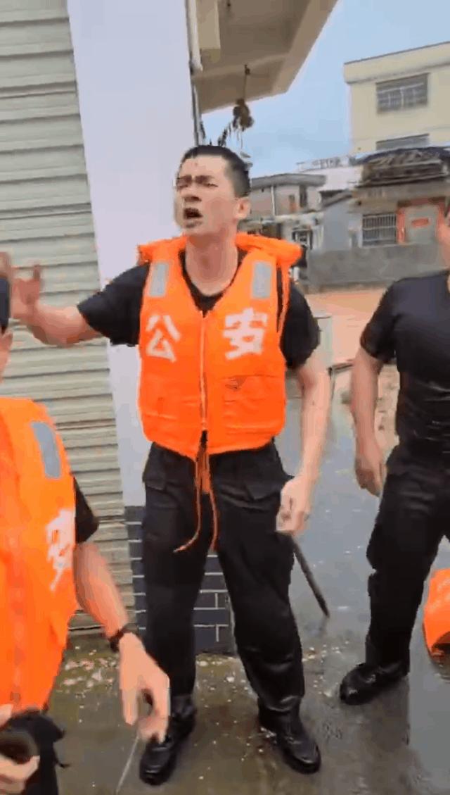 今天是第三个“中国人民警察节”，致敬！