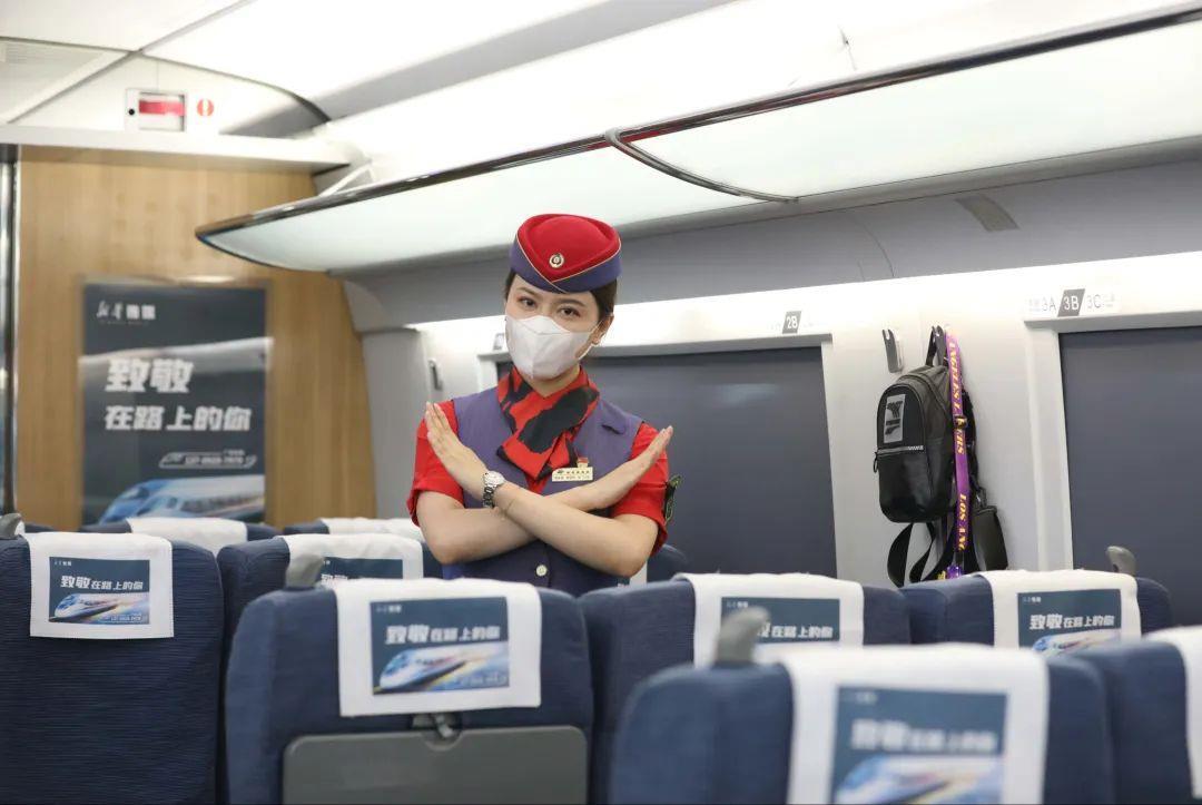 高铁列车上的一些常用功能,高铁列车控制器是啥样的