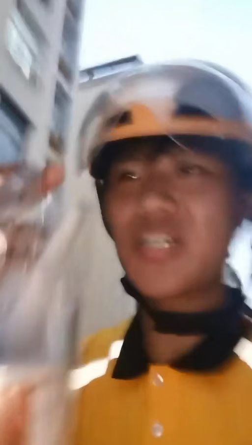 00后大学生送外卖,大学生兼职送外卖上新闻