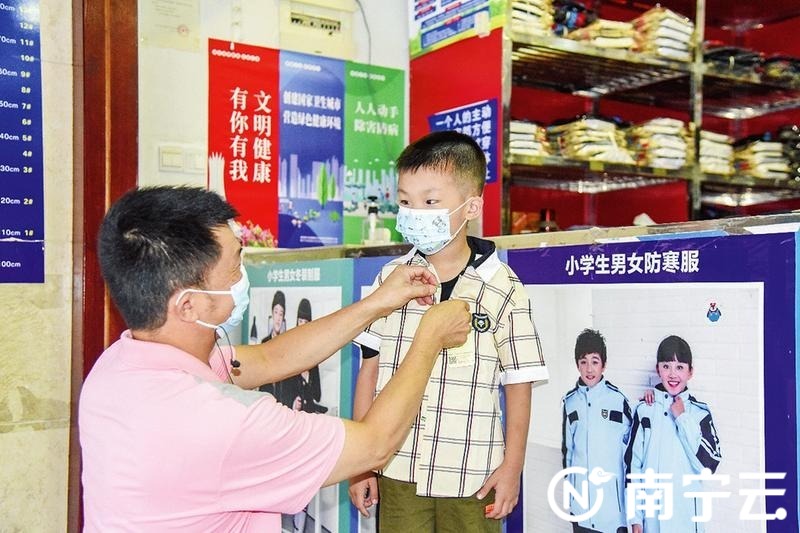 南宁市小学生学生装在哪有卖,南宁学生服装批发