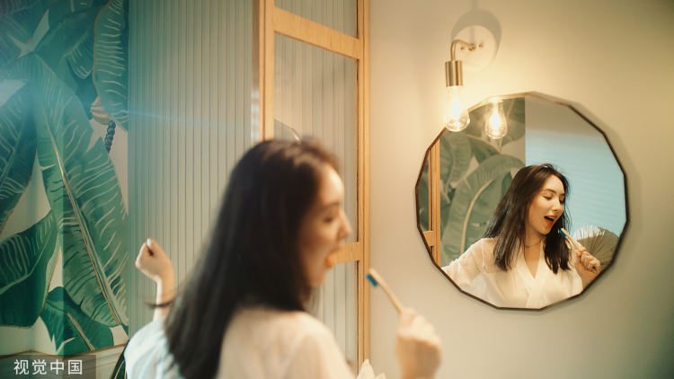 躲得过煎饼果子躲不过烤冷面,躲得过冬天躲不过感冒