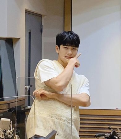 初吻教学「把嘴张开一点点」姜泰伍羞认：恩斌姐姐引导很好