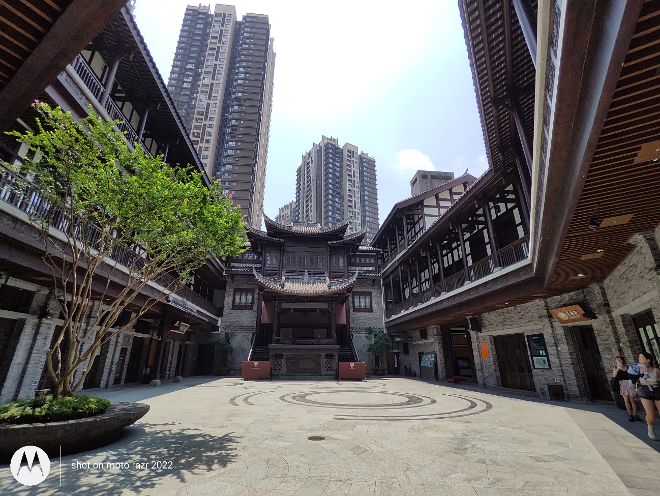 折叠屏新品motorazr2022,moto折叠屏razr2023发布会