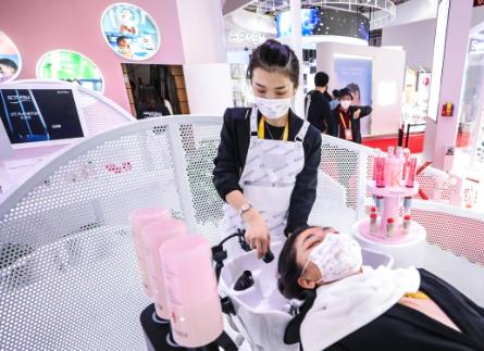 头发天天洗还是痒还脱发怎么办,头发天天洗头皮怎么特痒