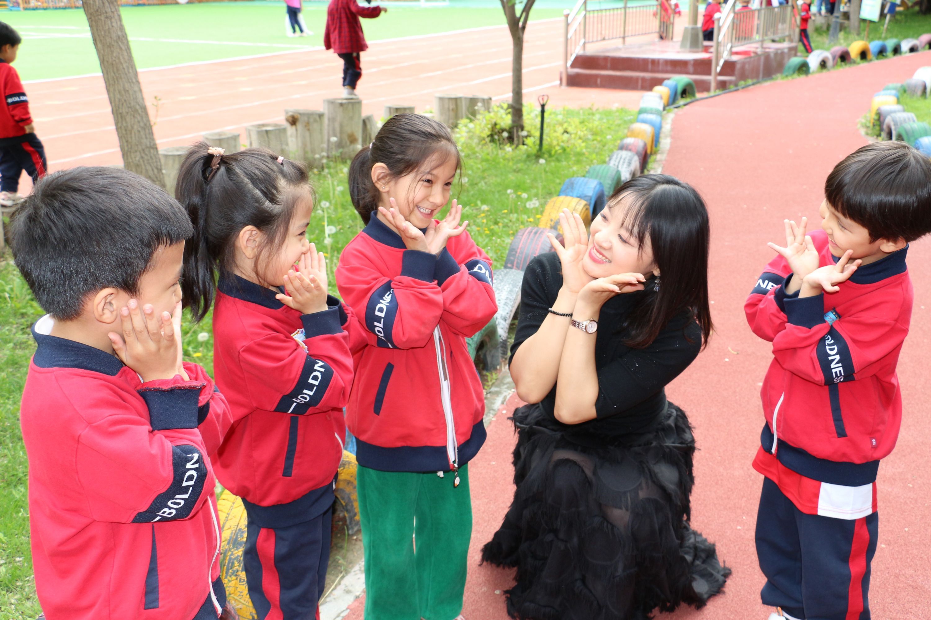 一个援疆一个留汉，双胞胎姐妹共逐教育梦