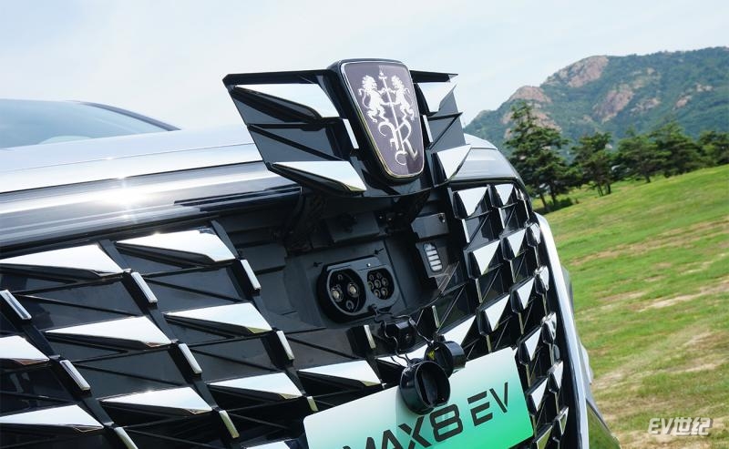 荣威imax8欢聚版路测,全球首款纯电mpv荣威imax8ev