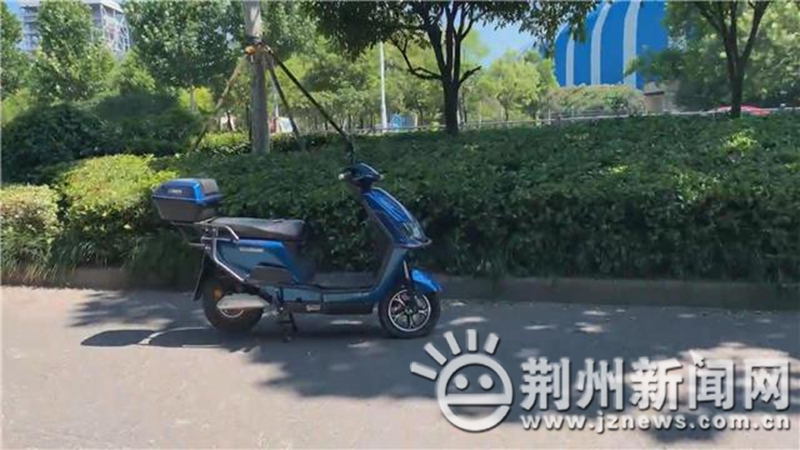 骑电动车摔倒怎么判定责任,骑电动车带人摔伤了有多大责任