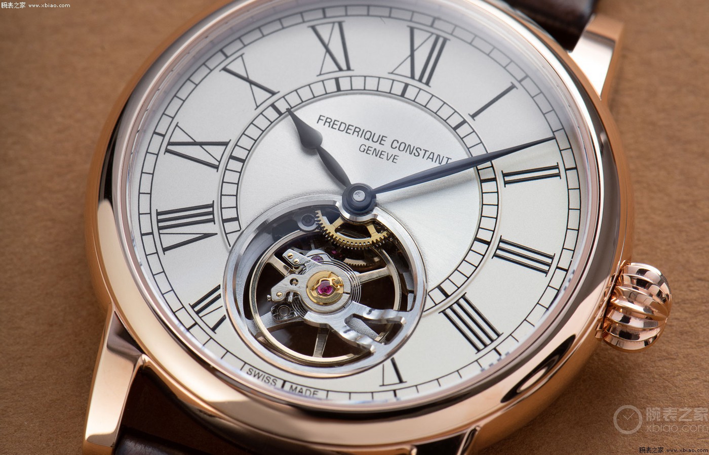 康斯登百年典雅和自家机芯,康斯登全球首支3.0智能腕表