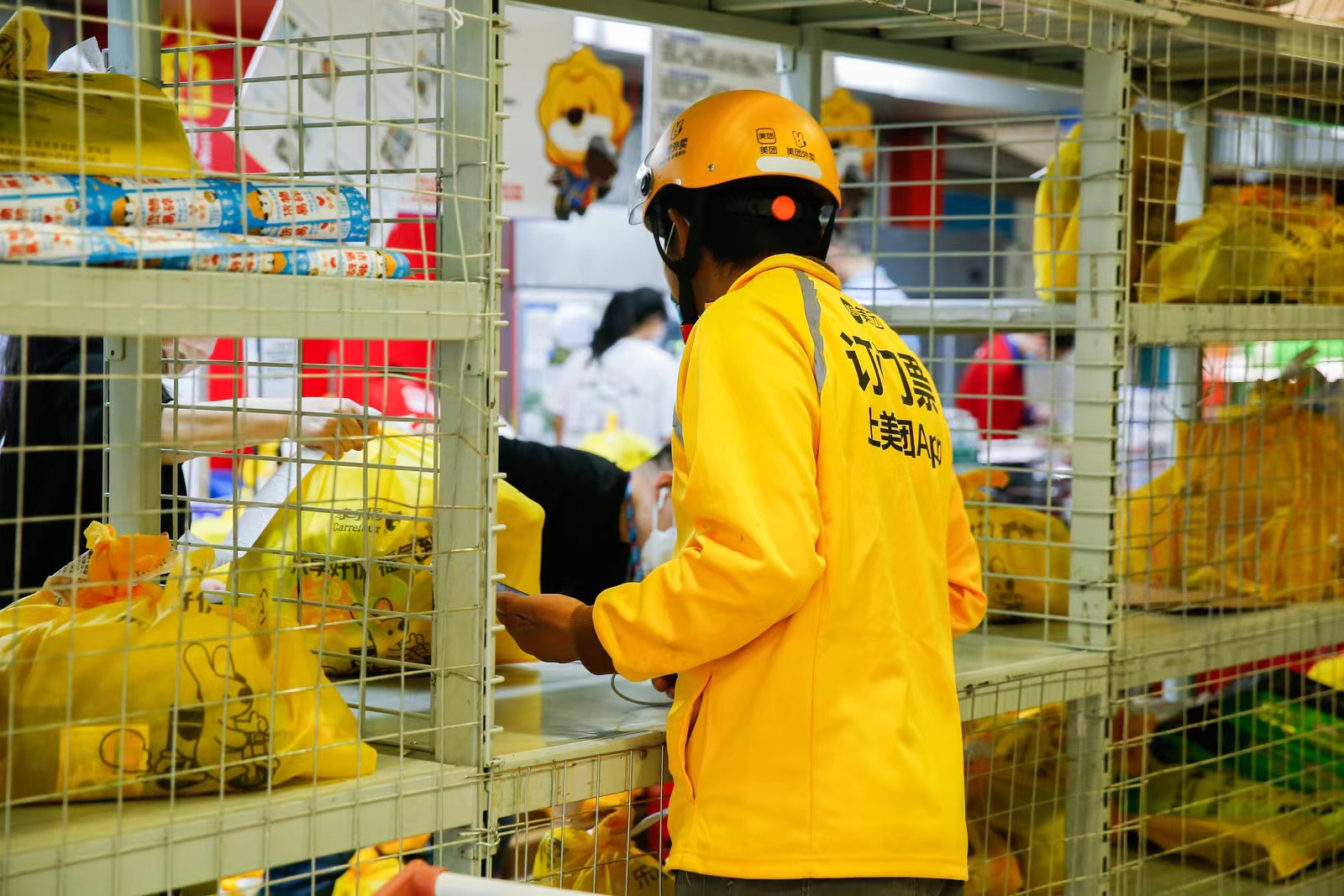 深读佛山丨即时零售催生“外卖超市”，“帮跑腿”能在佛山火起来吗？