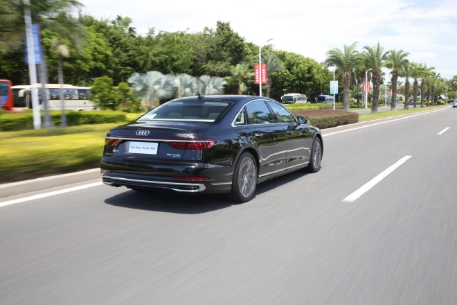 沉浸式体验奥迪a8l夜间试驾,奥迪a8l试驾弹射起步