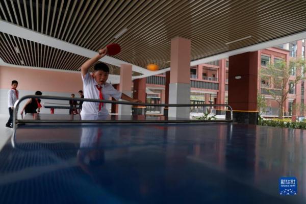 这所学校在板房上课11年，如今搬进了新校园