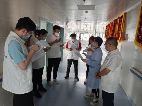 “开不走的火车”携光而来让200名白内障患者告别“雾里看花”