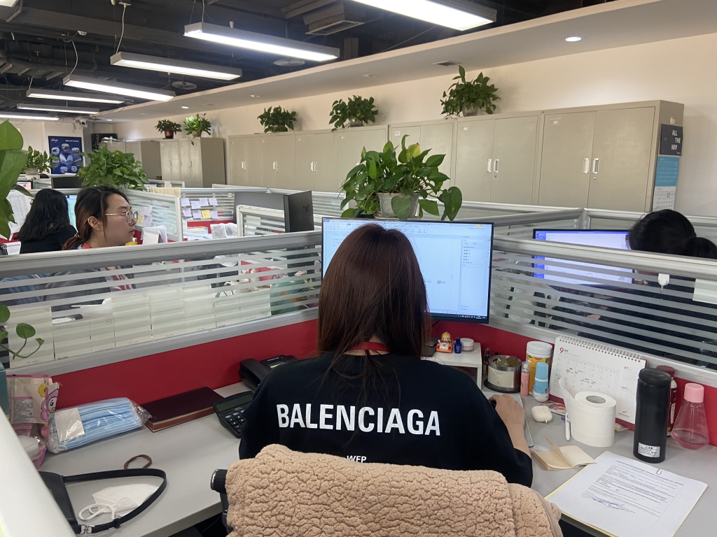 “过山车”上的海运货代人：海运价格被“膝斩”,货代公司纷纷承压