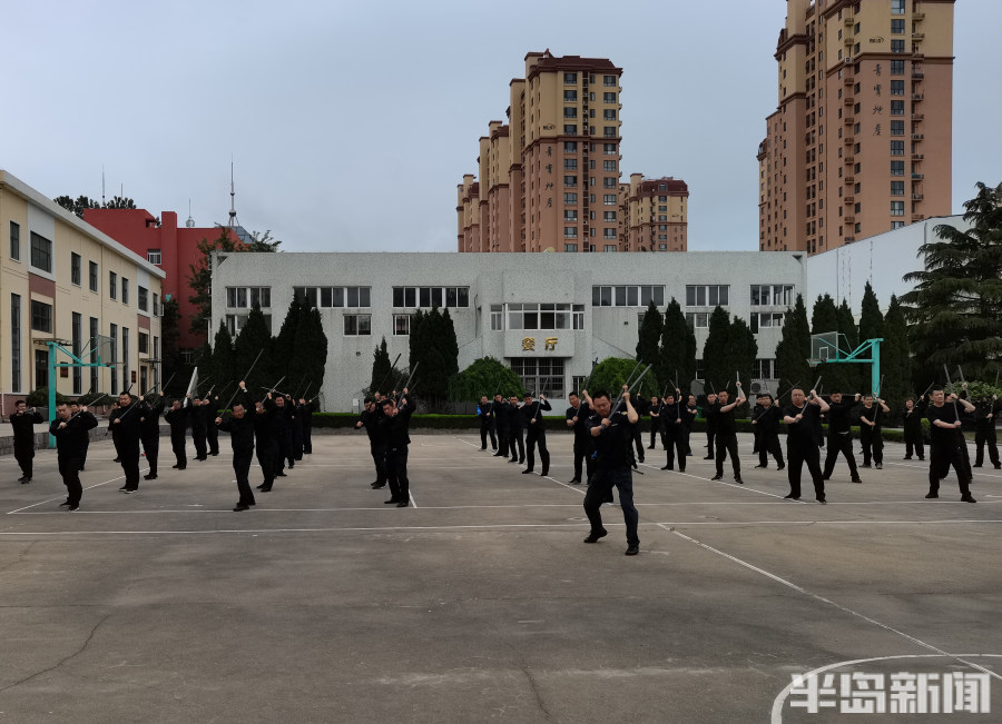 喜迎二十大，平安在身边丨文能教学授课接地气，武能实战砺精兵！看，警营园丁的别样风采