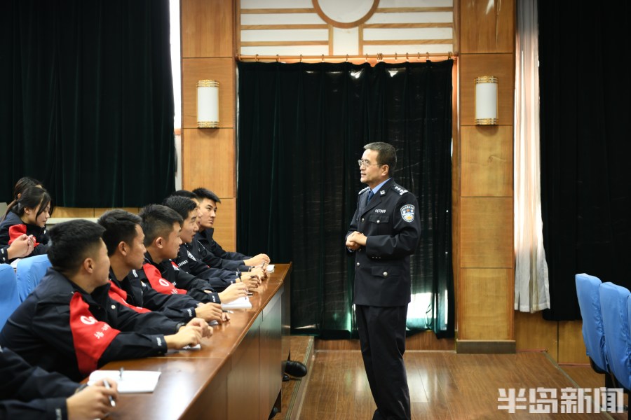 喜迎二十大，平安在身边丨文能教学授课接地气，武能实战砺精兵！看，警营园丁的别样风采