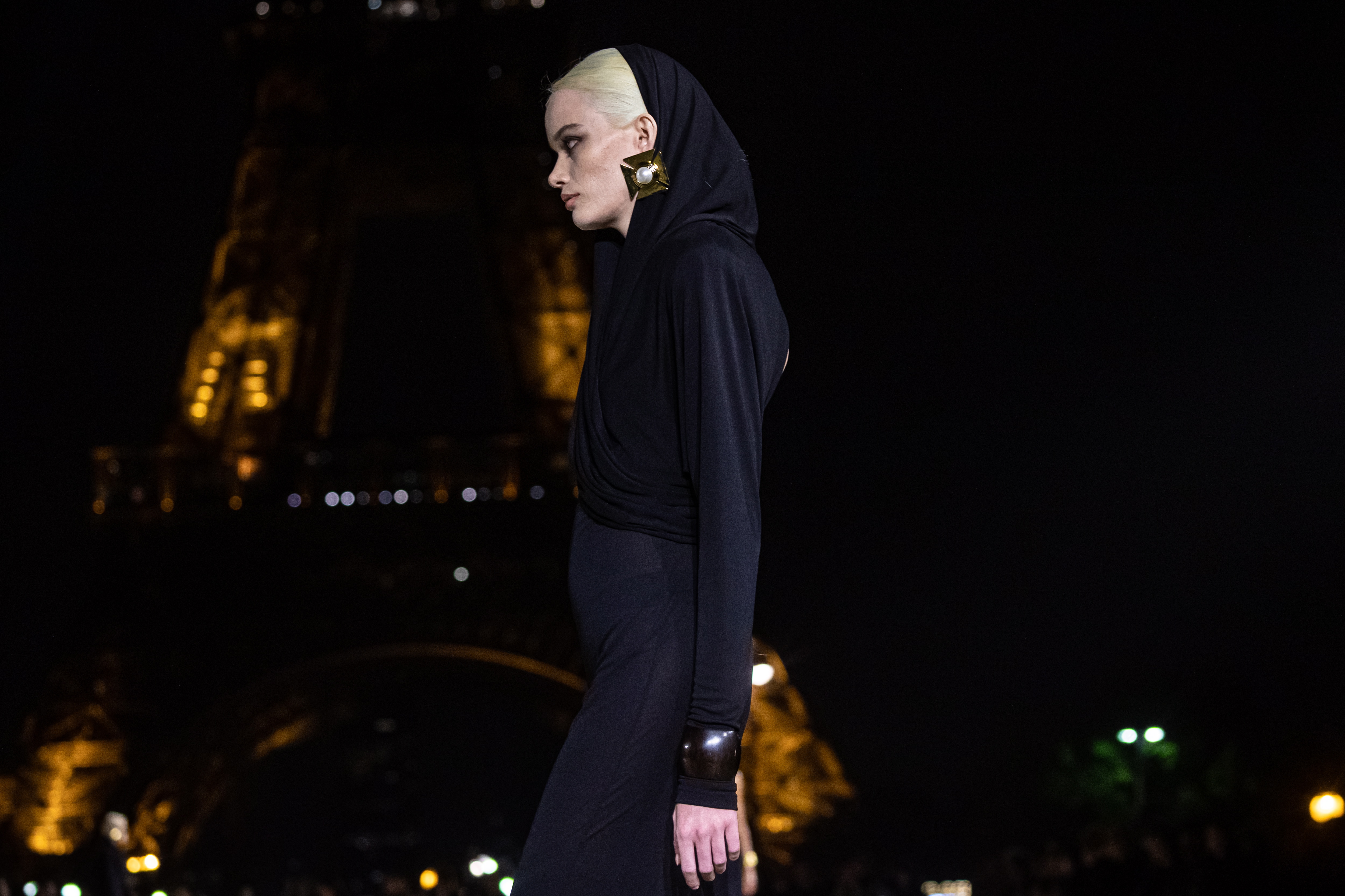 外代二线巴黎时装周,巴黎时装周圣罗兰品牌时装秀