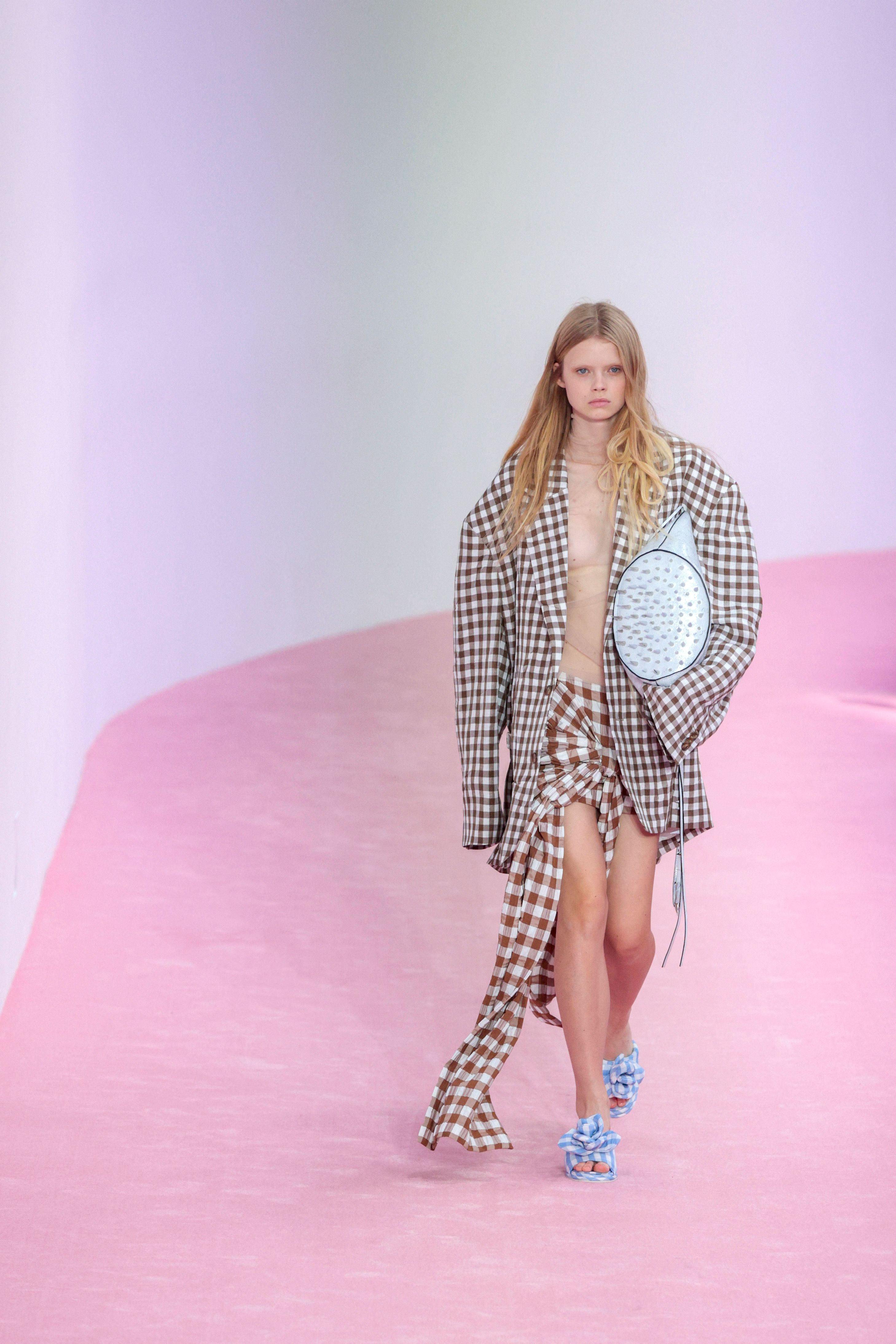 巴黎时装周ninaricci品牌时装秀,巴黎时装秀acne2023秋冬