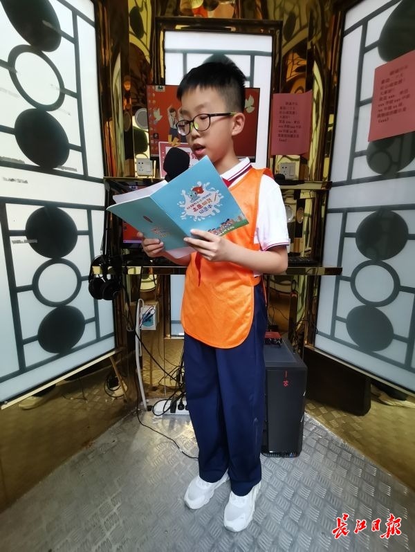 社区开放朗读亭，江城朗读者国庆节带领小学生“悦读”祖国
