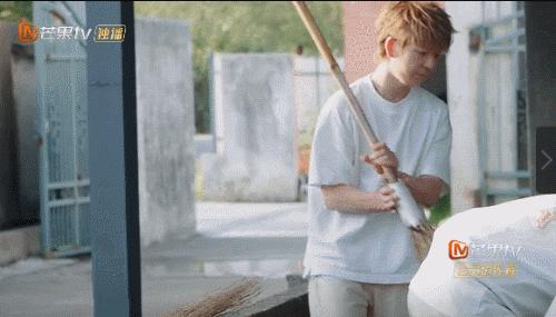 人是越来越红了，精神越来越不“正常”？