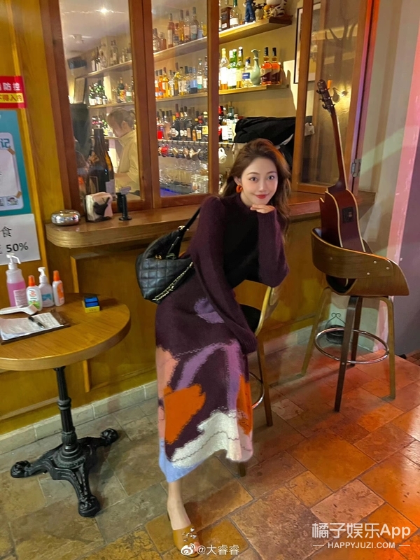 还记得“回忆专用小马甲”博主吗？他现在谈恋爱了？