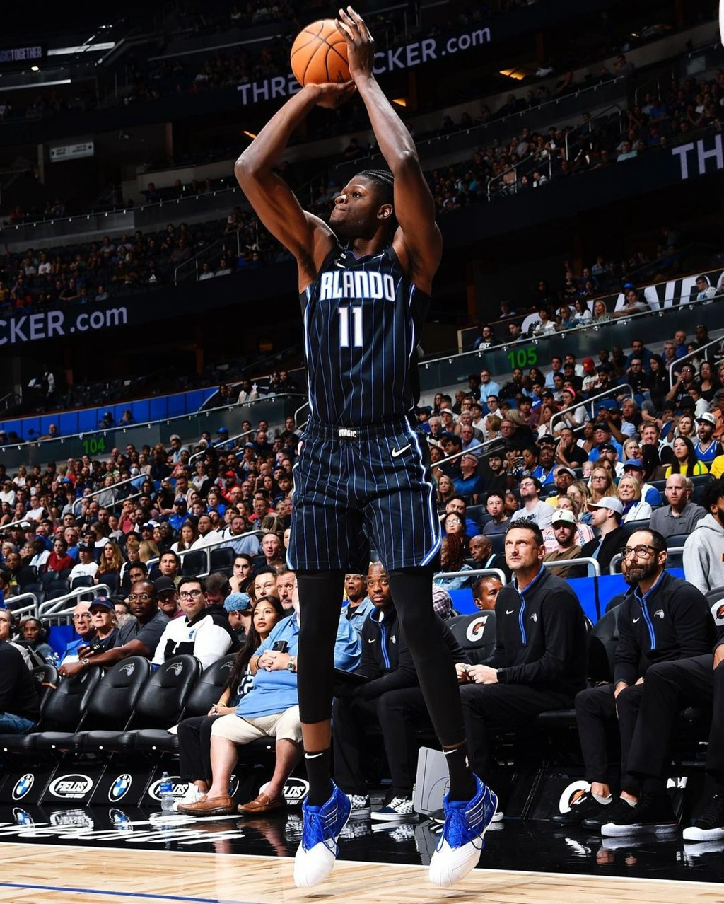 人傻了！尼克斯xKITH正式发布！两万观众一人送一件……