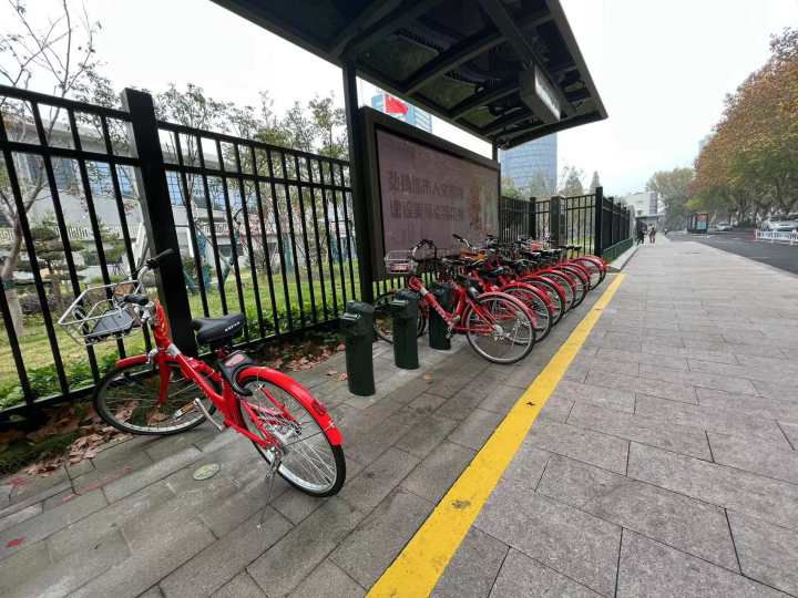 你发现了吗?杭州又一批电子锁小红车陆续上线,租车还车这几种方式看过来