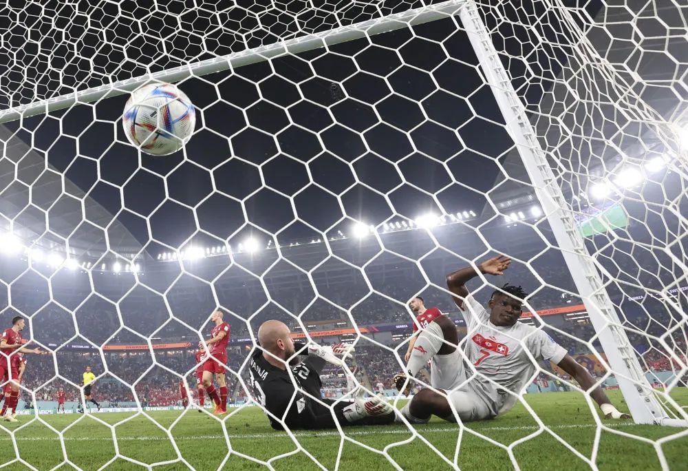 C罗乌龙助攻，韩国绝杀葡萄牙，压哨出线！巴西输给喀麦隆！3支亚洲球队晋级，创历史纪录！16强对阵表出炉