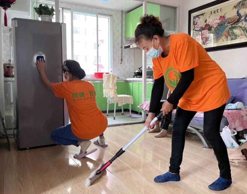 送服务送爱心让老人感到暖暖的爱,送暖心服务