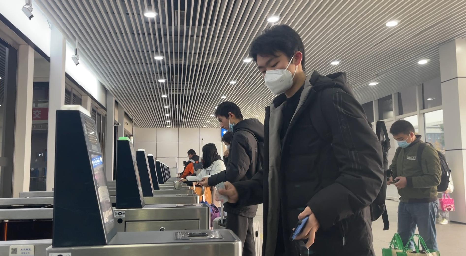 新十条出台后的成都,成都东站新运行图