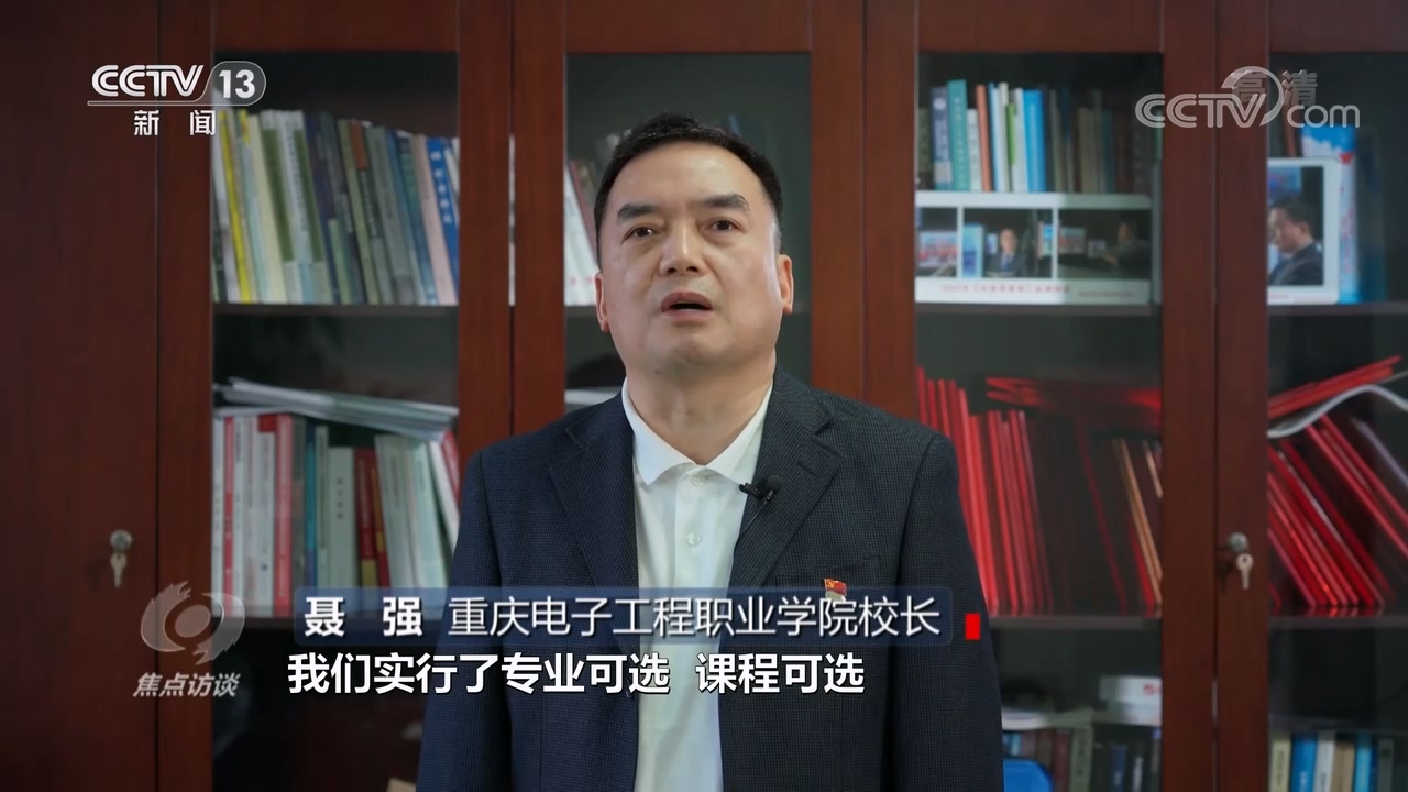 焦点访谈时评最新,一技之长能动天下的英文翻译