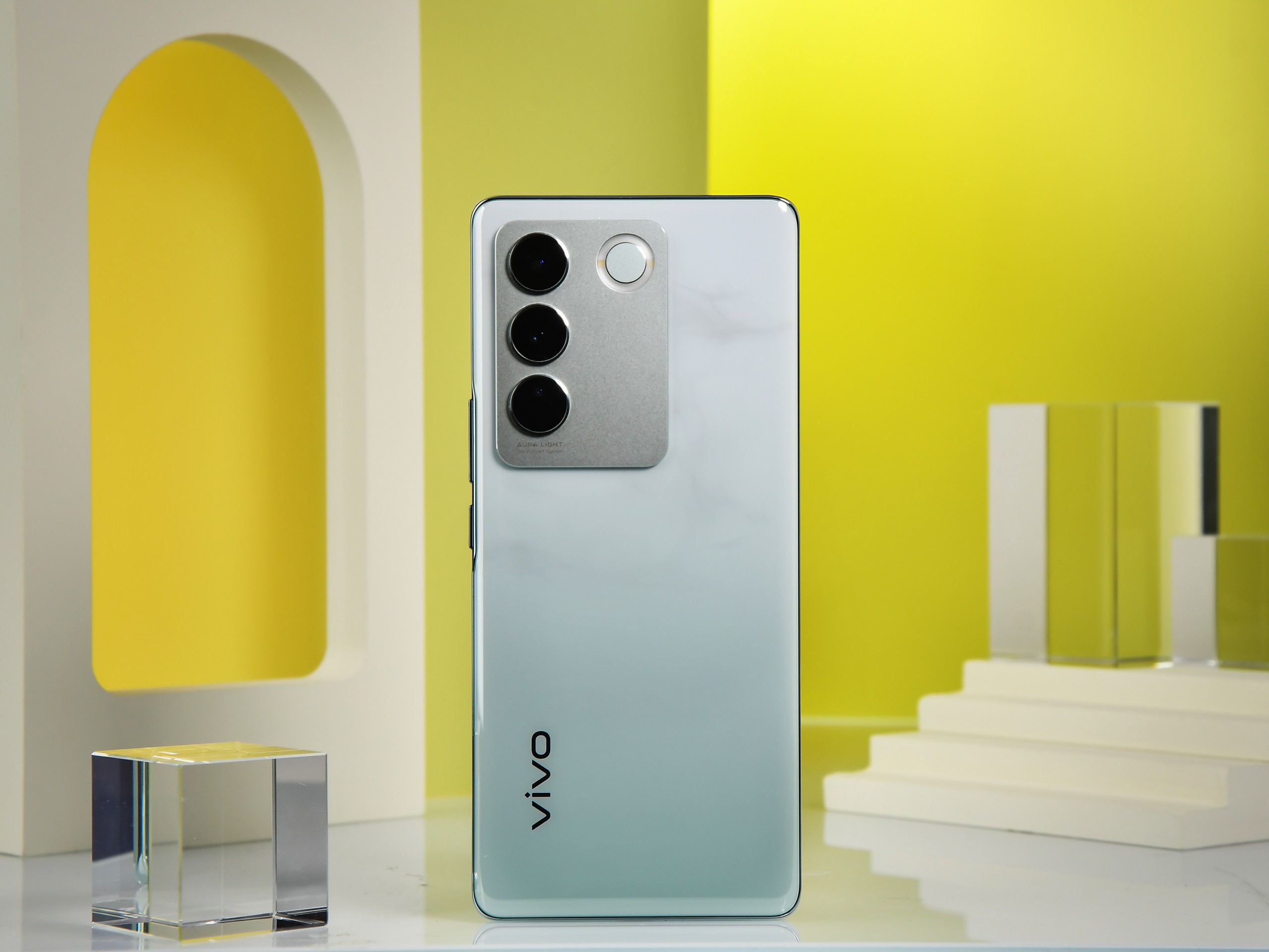 手机买新款好还是旗舰好,目前这4款手机配置全面值得买